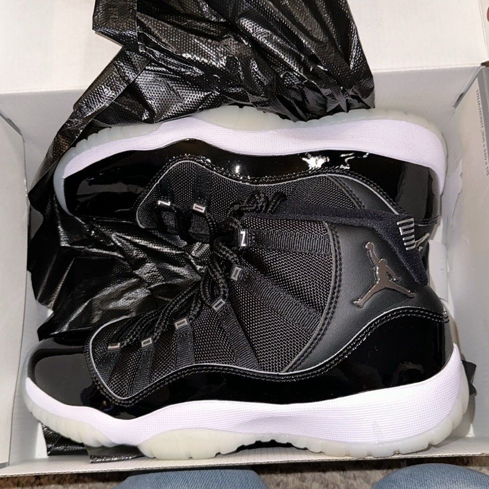 Air Jordan 11 Retro GS M 7Y Black White Sneakers Shoes Womens 8.5